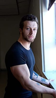 Official profile picture of Aaron Deakins