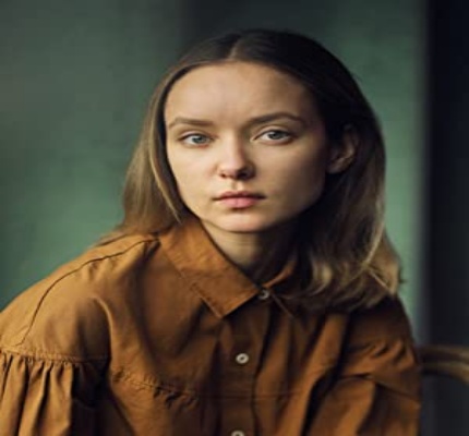 Official profile picture of Alexandra Dowling
