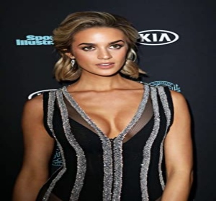Official profile picture of Allie Ayers