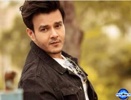 Photo of Aniruddh Dave at a show