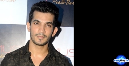 Photo of Arjun Bijlani at a concert