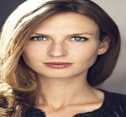 Official profile picture of Carolyn Holding