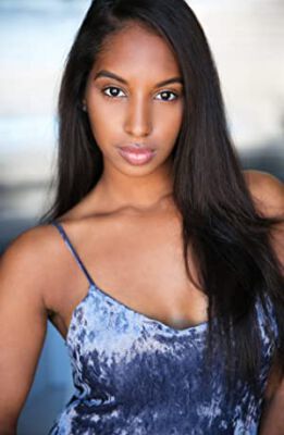 Official profile picture of Chloe Paige Flowers