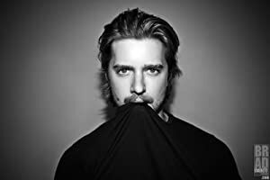 Official profile picture of Drew Van Acker
