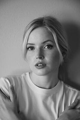 Official profile picture of Ellie Bamber
