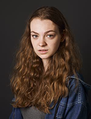 Official profile picture of Ellie Bindman