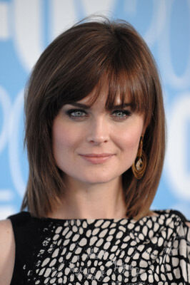 Official profile picture of Emily Deschanel