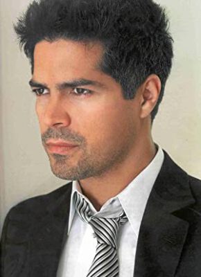 Official profile picture of Esai Morales
