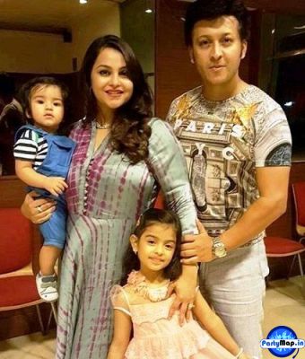 Photo of Gurdeep Kohli at a concert