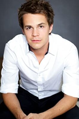 Official profile picture of Johnny Simmons