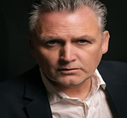 Official profile picture of Julian Nicholson