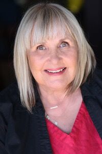 Official profile picture of Julie Ariola