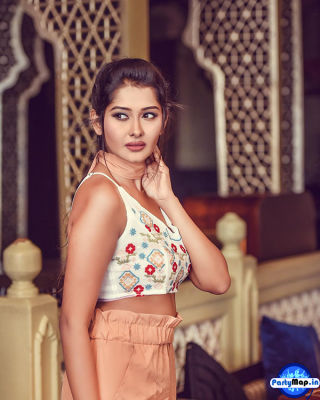 Photo of Kanchi Singh at a show
