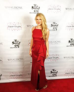 Official profile picture of Laura Elizabeth Hall