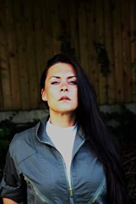 Official profile picture of Leigh Barwell