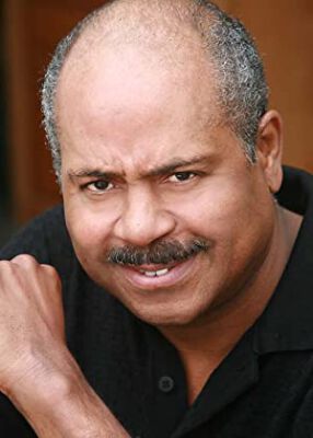 Official profile picture of Leon Simmons