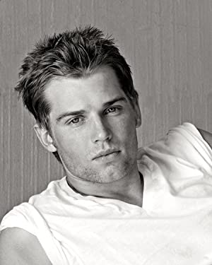 Official profile picture of Mike Vogel