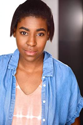 Official profile picture of Nadia Henry