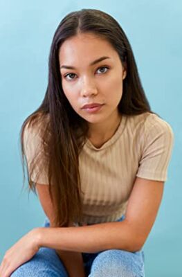 Official profile picture of Nicole Hoskins