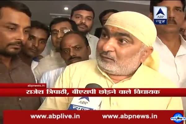 Photo of Rajesh Tripathi at a concert