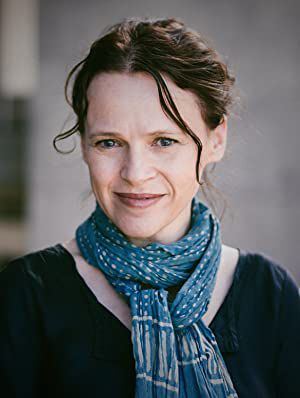 Official profile picture of Roslyn Oades