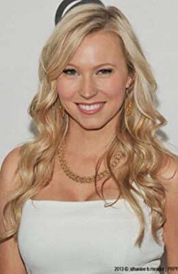 Official profile picture of Sara Sanderson