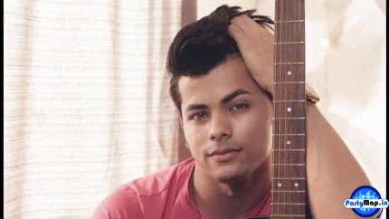 Photo of Siddharth Nigam at a show