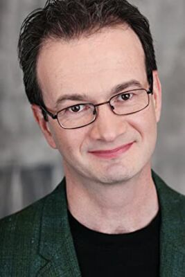 Official profile picture of Simon Harvey