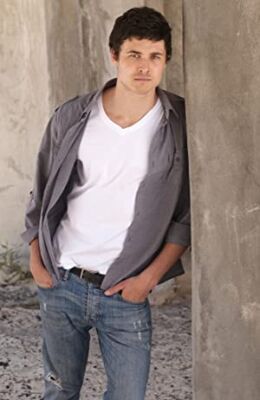 Official profile picture of Tom Hobbs