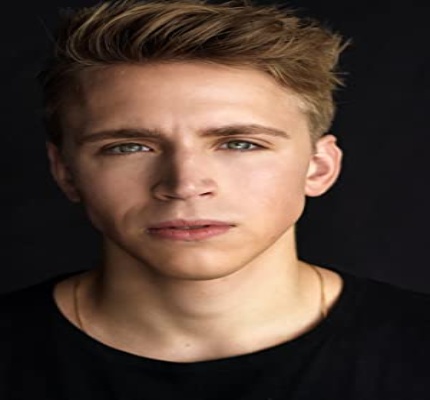 Official profile picture of Zachary Loewen