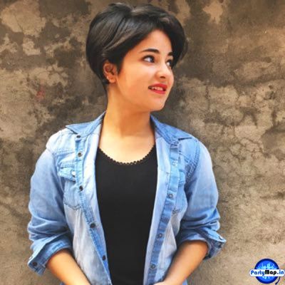 Photo of Zaira Wasim at a concert