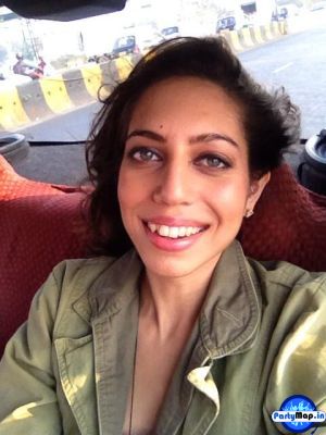 Photo of Alyssa Mendonsa at an appearance