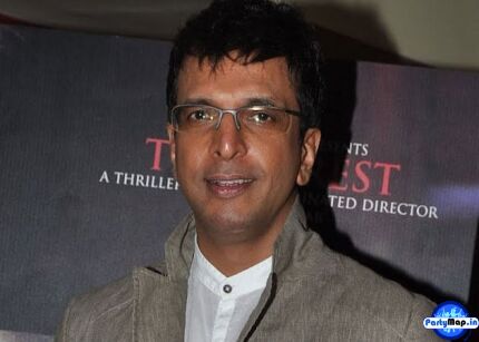 Photo of Javed Jaffrey at a concert