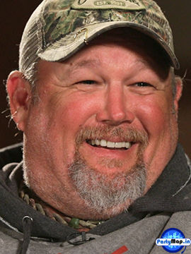 Photo of Larry The Cable Guy at a show