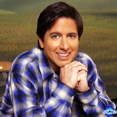 Photo of Ray Romano at a show