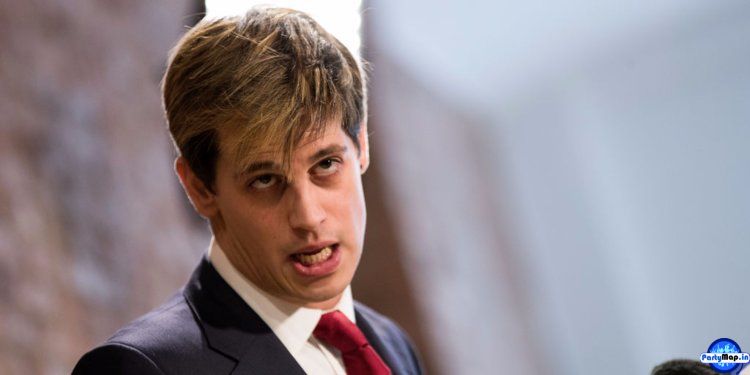 Photo of Mercer at an appearance