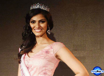 Photo of Shefali Sood at a show