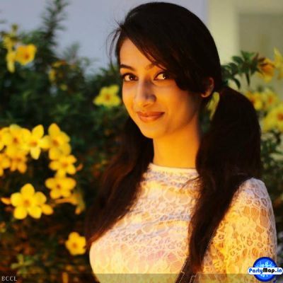 Photo of Sherlin Seth at a concert