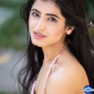 Photo of Vinali Bhatnagar at a show