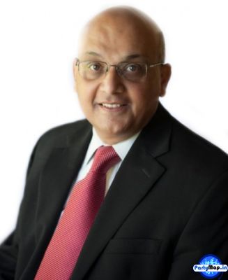 Photo of Vivek Watts at a concert