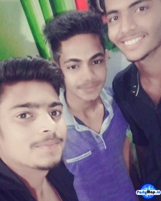 Photo of 7 Bantaiz at a concert