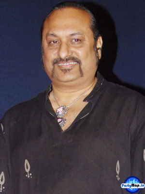 Photo of Leslie Lewis at a show