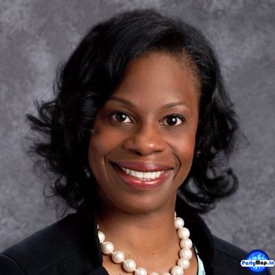 Photo of Leslie Lewis at a concert