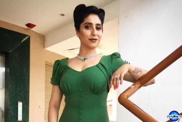 Photo of Neha Bhasin at an appearance