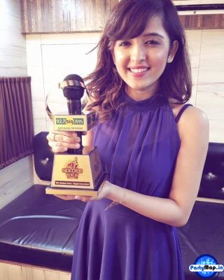 Photo of Shirley Setia at a concert