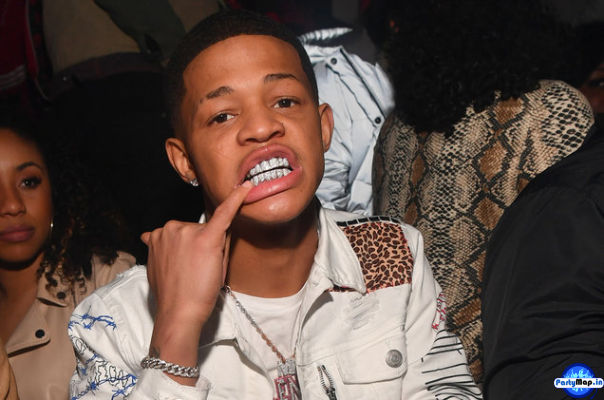 Photo of YK Osiris at a show