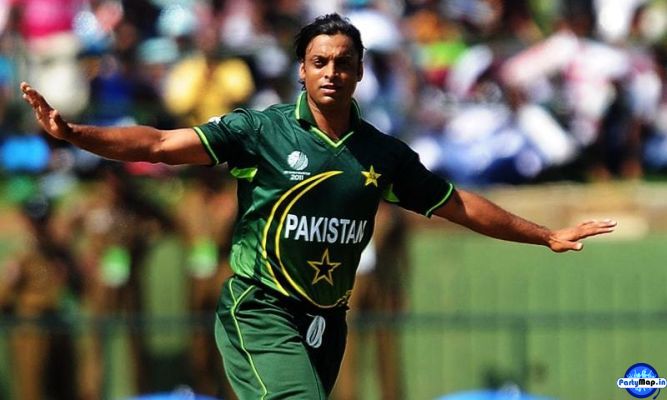 Photo of Shoaib Akhtar at a concert