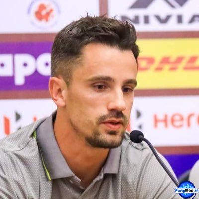 Photo of Marcelinho Leite at a show