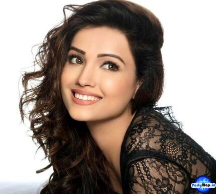 Photo of Adaa Khan at a concert