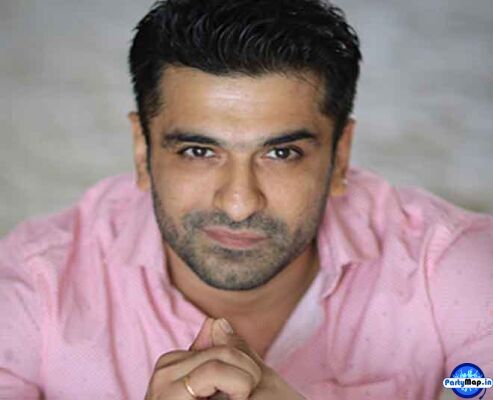 Photo of Eijaz Khan at a show